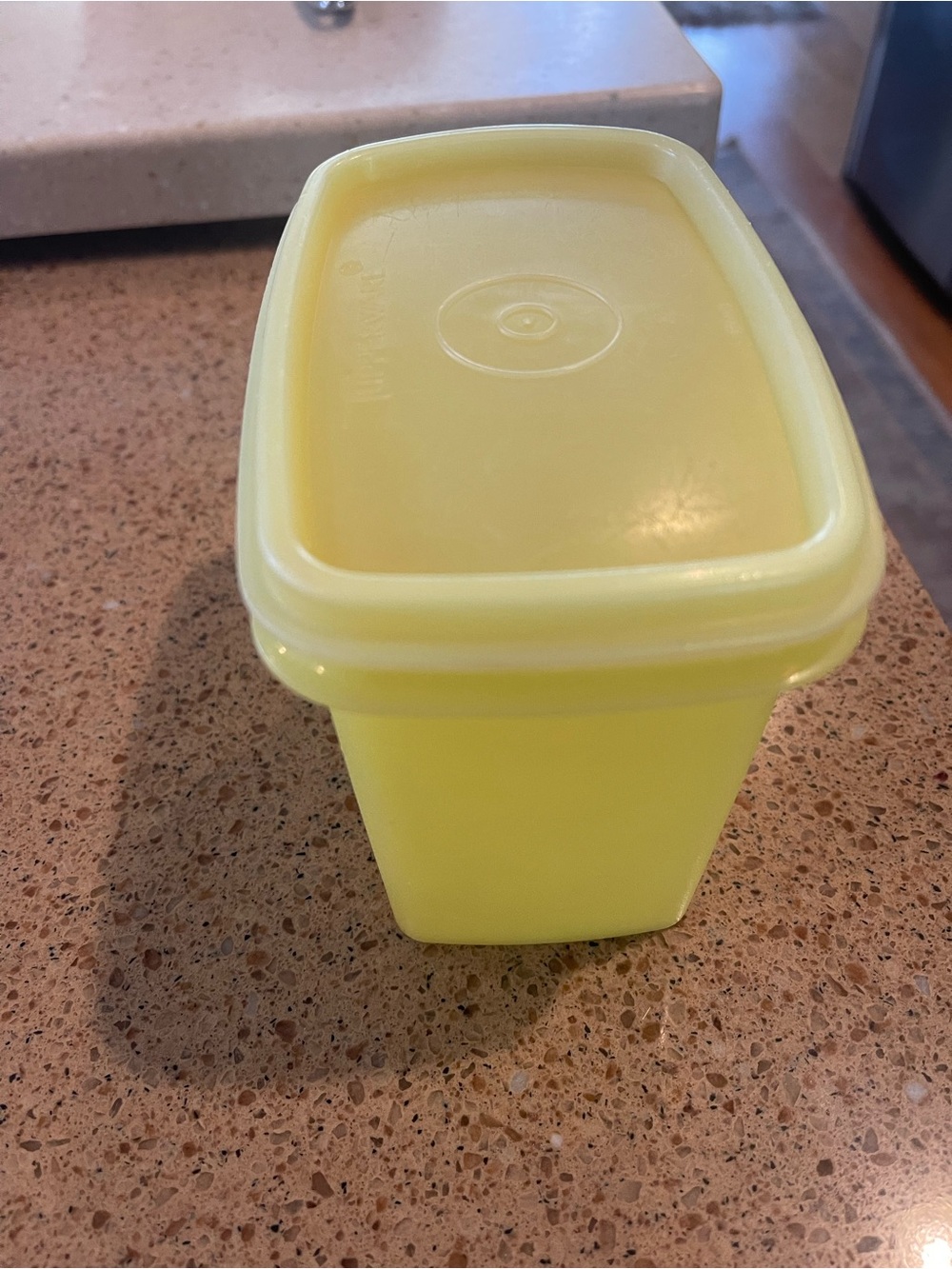 4 Tupperware Containers - Picture 5 of 5